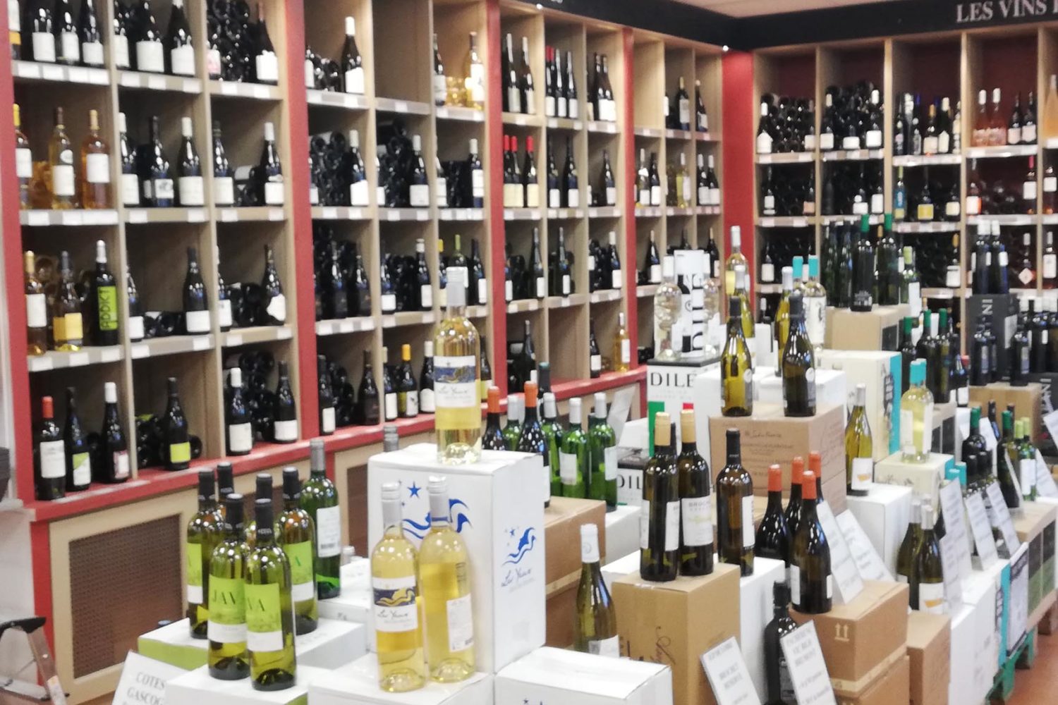 Une-large-gamme-de-vins-blancs-Caviste-Sommelier-ViniGusto-Lorient-Morbihan