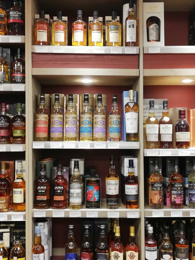 Une-selection-unique-de-whiskies-Caviste-Sommelier-ViniGusto-Lorient-Morbihan